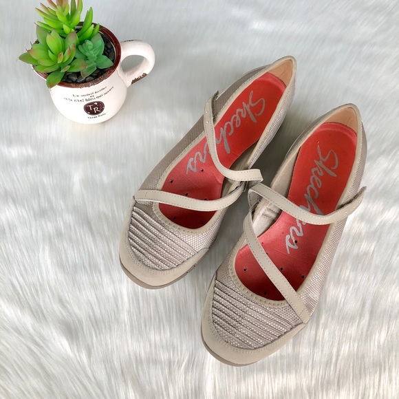 Skechers Shoes - Sketchers Skid Free Sneakers Women’s Size 8